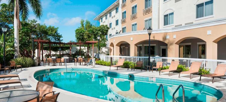 迈尔斯堡75号州际公路及湾岸中心万怡酒店(Courtyard Fort Myers at I-75 and Gulf Coast Town Center)图片