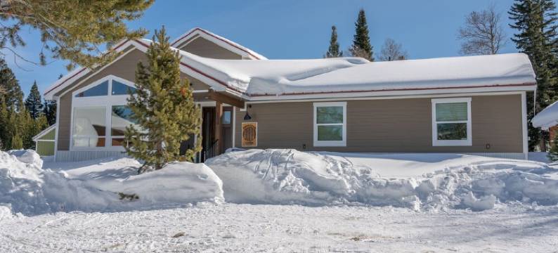 Yellowstone Cabin + Hot Tub + Fire Pit + Heated Garage + 3 on-Suite Bedrooms图片