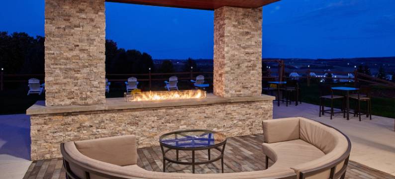 佩托斯基万豪万怡酒店(Courtyard Petoskey at Victories Square)图片