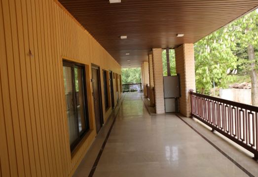 Chinar Family Resort Hotel Overview