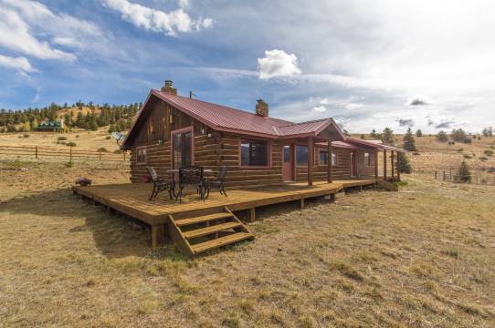 Meadow Valley and Cozy Comfort - Charming Log Cabin Retreat