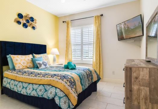 Private Pool, Spa, and Entertainment Lounge - Stunning Oasis Hotel Overview