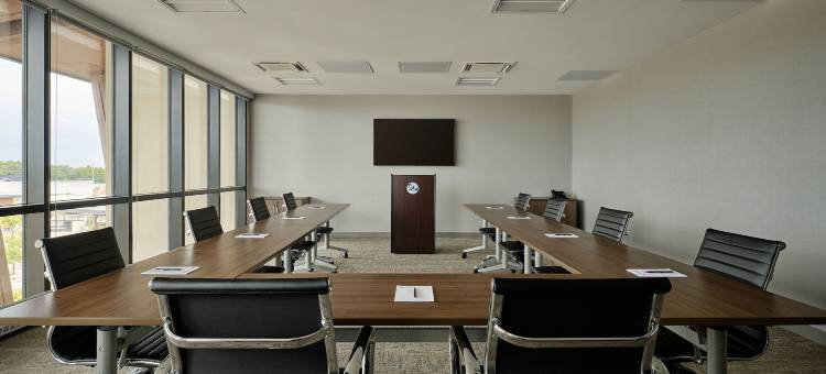 大蓝鹭酒店(Great Blue Heron Hotel)图片