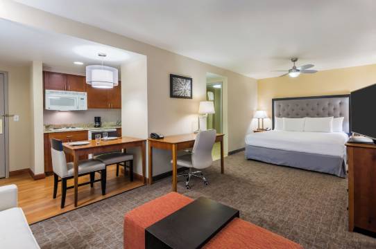 圣路易斯河港机场西长住套房酒店(Larkspur Landing Extended Stay Suites St Louis Riverport)