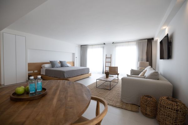 Cala Lanuza SuitesHotel Overview