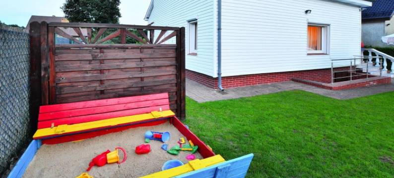 舒适的湖畔房子，带私人花园(Comfortable Lakeside House, Private Garden)图片