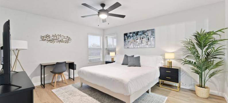 适合远程工作的大床宽带3居室(Modern & Homey 3Br Home, Remote Work Friendly, King Beds, Fast WiFi)图片