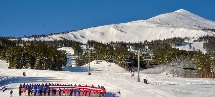 8 号山峰基地滑雪坡边 - 可入住 6 人！1 居共管公寓 - 雷艾温(Slopeside  at Base of Peak 8, Sleeps 6! 1 Bedroom Condo by RedAwning)图片