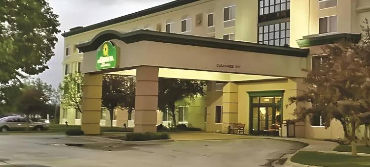 奥马哈机场市中心拉昆塔温德姆套房酒店(La Quinta Inn & Suites by Wyndham Omaha Airport Downtown)图片