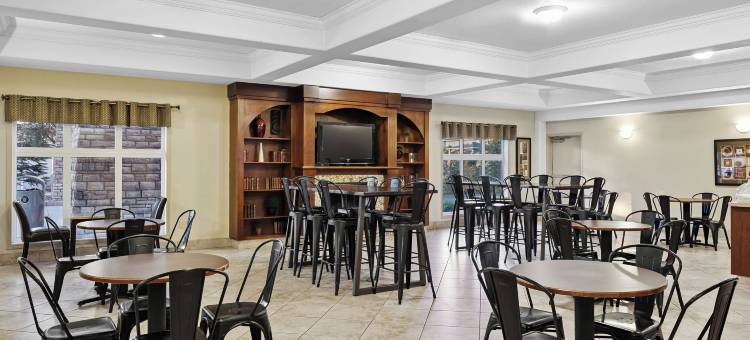 华美达高地河流酒店(Canalta High River)图片