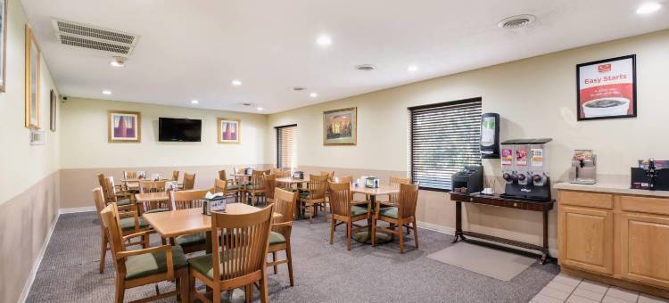 东诺克斯维尔伊克诺旅馆及套房(Econo Lodge Inn & Suites East)图片