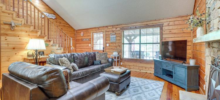 'cape Royale'豪华的利文斯顿小屋，带热水浴缸！('Cape Royale' Luxury Livingston Cabin w/ Hot Tub!)图片