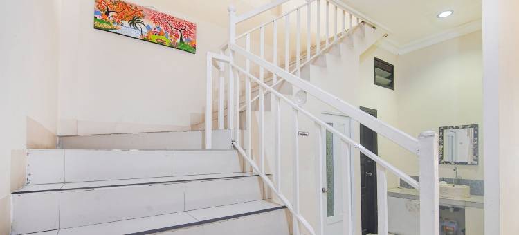 OYO 94669 普里酒店 潘纳库康 马卡萨(OYO 94669 Hotel Puri Inn Panakkukang Makassar)图片