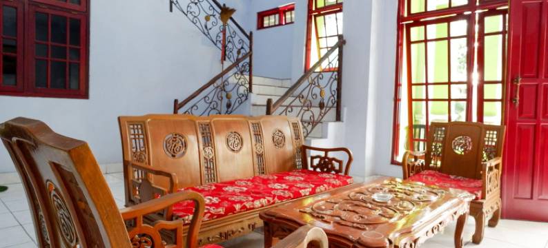 红多兹Plus伊斯兰酒店-近北加浪岸站2号(RedDoorz Plus Syariah Near Stasiun Pekalongan 2)图片