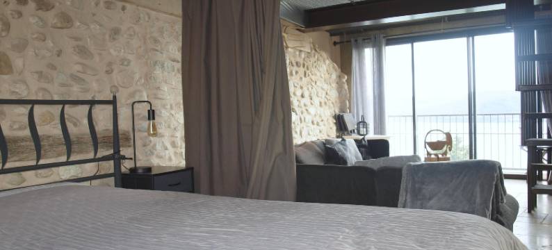 Scenic Village Home with Lake Panorama图片