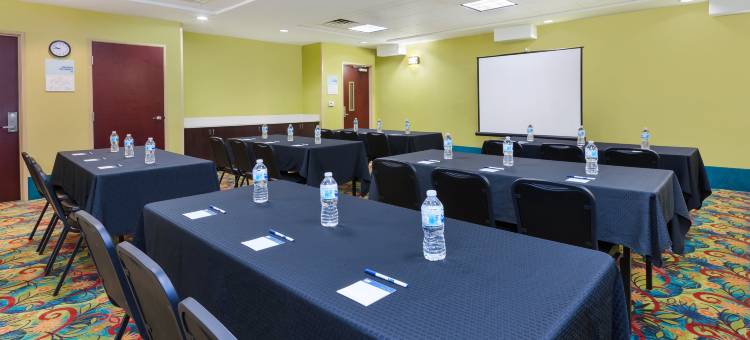 智选假日套房酒店南港 by IHG(Holiday Inn Express & Suites Southport - Oak Island Area)图片