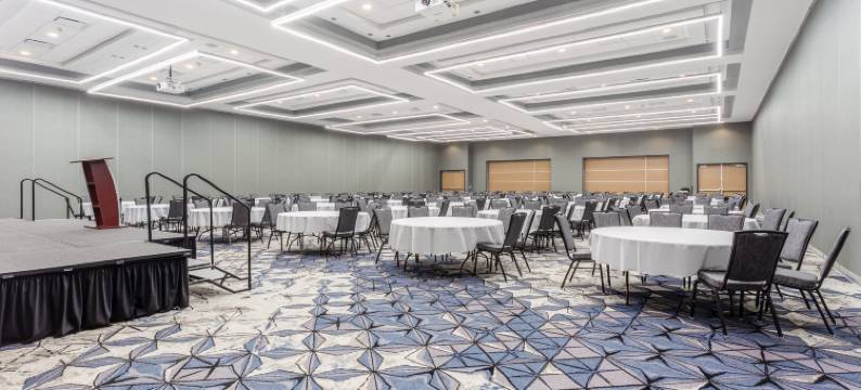 洲际酒店集团锡达福尔斯假日酒店及套房 - 滑铁卢活动中心(Holiday Inn & Suites CEDAR FALLS-WATERLOO EVENT CTR by IHG)图片