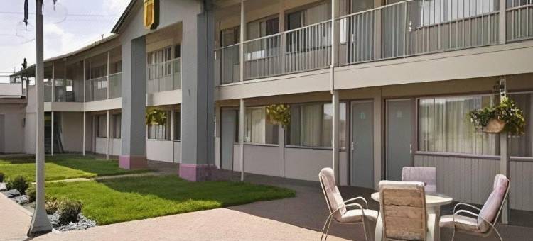 魁斯内尔温德姆速8酒店(Super 8 by Wyndham Quesnel BC)图片