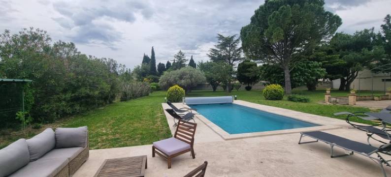 Charming holiday house with private pool, Maillane图片