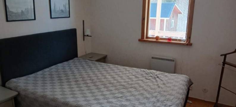 位于加尔德松湖利德舍贝里的舒适小屋(Cozy Cabin by Lake Gardsjon Lidsjoberg)图片