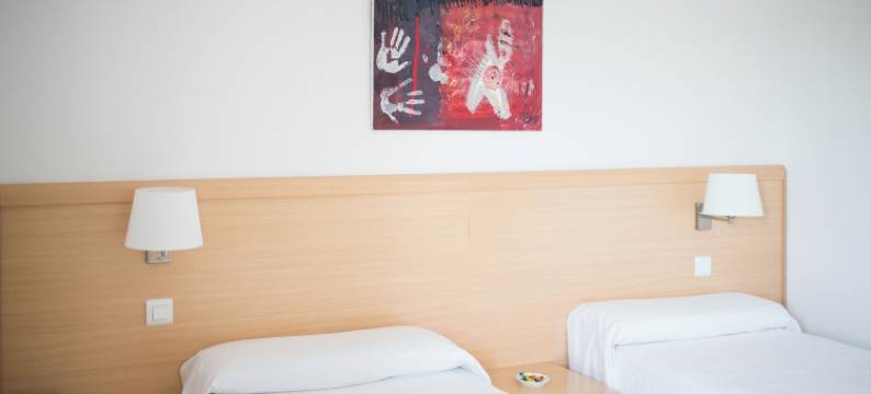 桑蒂拉纳酒店(Puerta de Santillana)图片