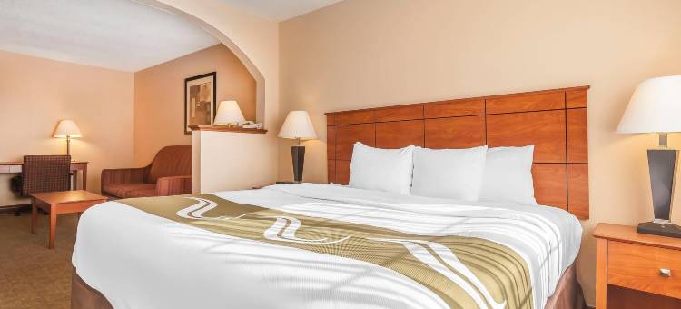 奥瓦索 US-169 凯艺套房酒店(Quality Inn & Suites Owasso US-169)图片