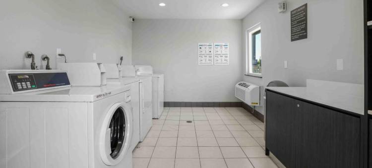 加利福尼亚州埃斯孔迪多的Studio 6套房(Studio 6 Suites Escondido CA)图片