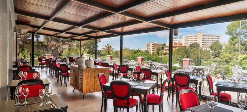 塞勒斯滨海门户酒店(Salles Hotels Marina Portals)图片