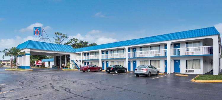 佛罗里达代托纳比奇- 赛道 6号汽车旅馆(Motel 6 Daytona Beach, FL - Speedway)图片