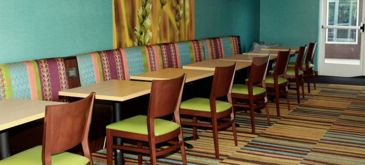费尔蒙特万枫酒店及套房(Fairfield Inn & Suites Fairmont)图片
