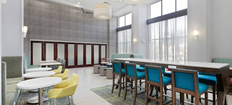 奥兰多国际大道北欢朋套房酒店(Hampton Inn & Suites Orlando-International Dr. North)图片