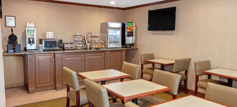 史蒂文斯波因特拉昆塔温德姆套房酒店(La Quinta Inn & Suites by Wyndham Stevens Point)图片