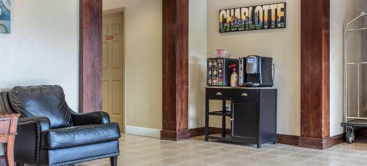 北卡罗来纳大学夏洛特分校附近郊区开放式客房酒店(Suburban Studios Near University of North Carolina-Charlotte)图片