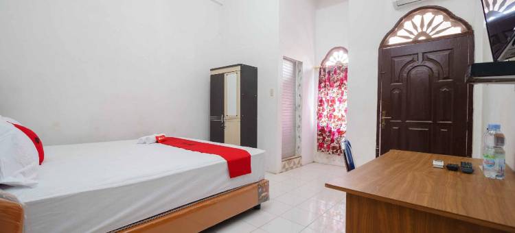 红门酒店Syariah尼尔斯塔修恩克雷塔阿皮基萨兰(RedDoorz Syariah Near Stasiun Kereta Api Kisaran)图片