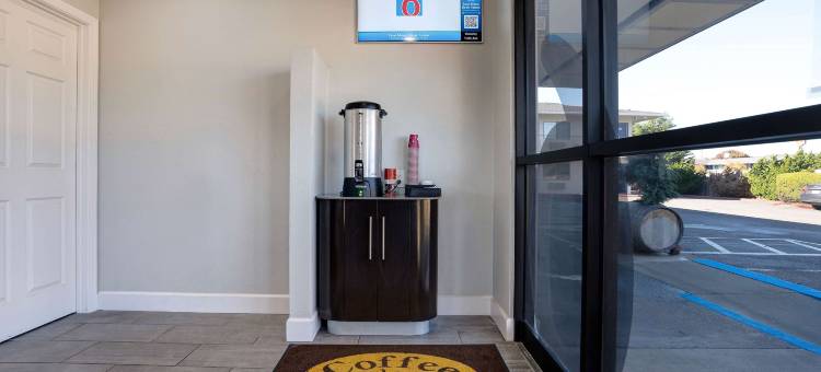 加利福尼亚阿克塔 - 洪堡理工州立大学 6 号汽车旅馆(Motel 6 Arcata, CA – Cal Poly Humboldt)图片