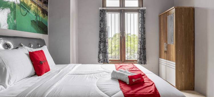 红多兹酒店@泗水耶穆尔萨利2号(RedDoorz @ Jemursari Surabaya 2)图片