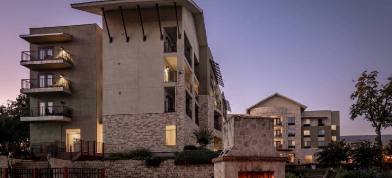 纽布朗费尔斯河村万怡酒店(Courtyard New Braunfels River Village)图片