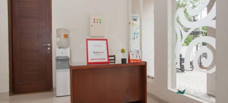 红多兹酒店-泗水科塔加亚(RedDoorz @ Kertajaya Surabaya)图片