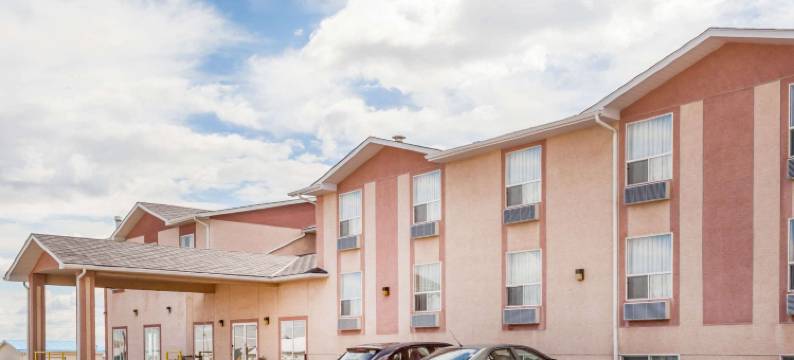 平彻溪温德姆速8酒店(Super 8 by Wyndham Pincher Creek AB)图片