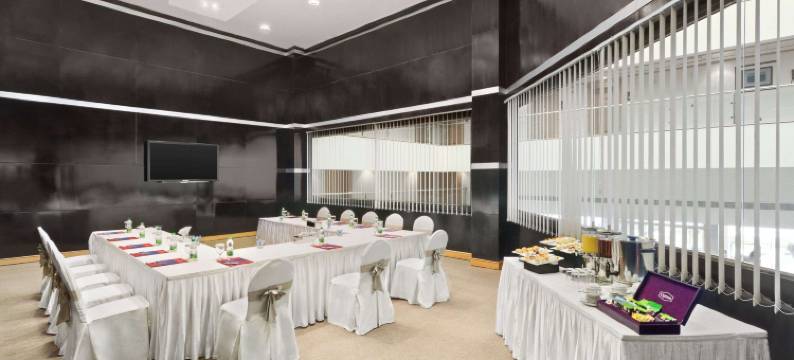 奎姆海滩温德姆华美达酒店(Ramada by Wyndham Qurum Beach)图片