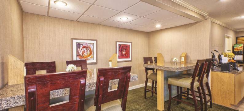 托莱多佩里斯堡拉昆塔温德姆酒店(La Quinta Inn by Wyndham Toledo Perrysburg)图片