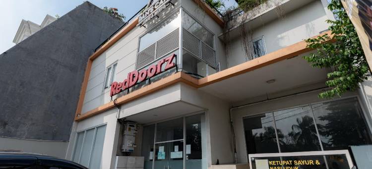 RedDoorz靠近Lippo Mall Puri(RedDoorz Near Puri Indah Lippo Mall 2)图片