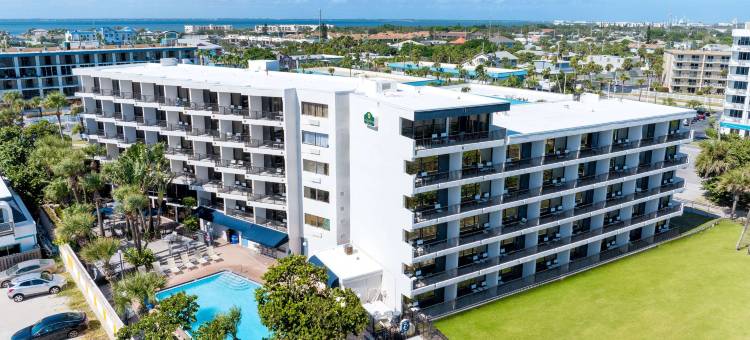 可可比奇海滩海滨拉昆塔温德姆套房酒店(La Quinta Inn & Suites by Wyndham Cocoa Beach Oceanfront)图片