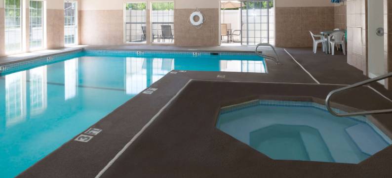 科达伦呗盟套房酒店(Baymont by Wyndham Coeur d'Alene)图片