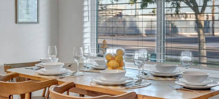 日落隐居度假屋: 您梦想的奢华夏日度假胜地(Sunset Hideaway: Your Luxury Dream Summer Retreat)图片