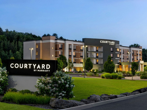 威尔克斯巴里竞技场万怡酒店