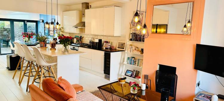诺丁山联排别墅 - 可住5人/宠物可带/电视/无线网络(TownHouse by Notting Hill - Sleeps5 PetsOk Tv Wifi)图片