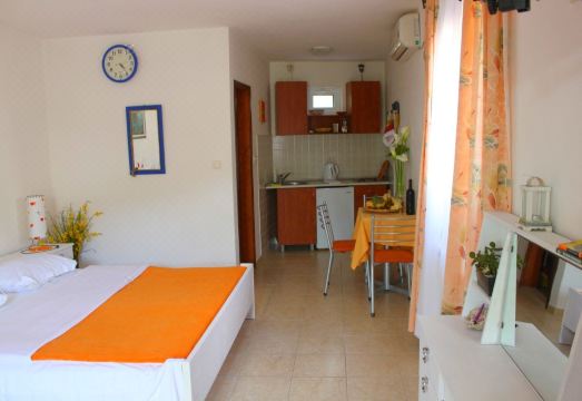 Monten Hotel Overview