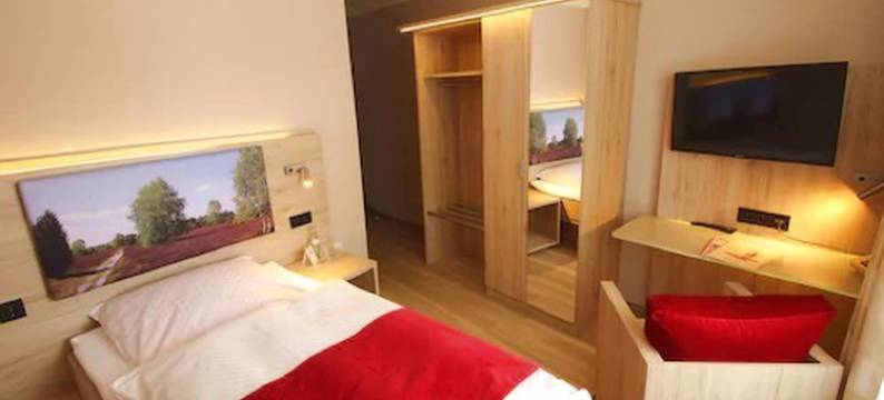 海尔姆斯兰德酒店(Landhotel Helms)图片