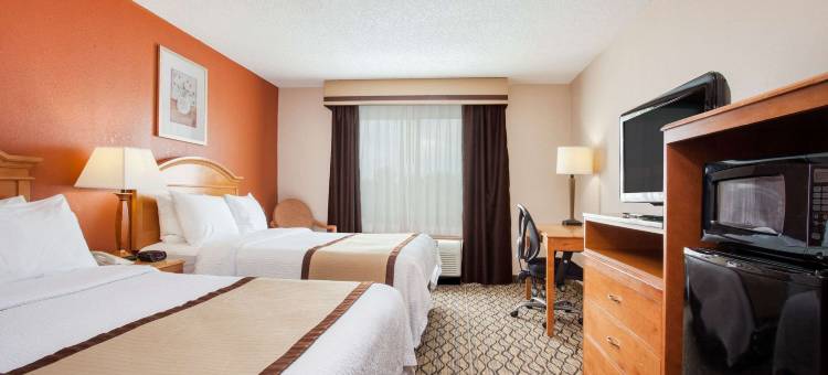 麦迪逊高地底特律地区呗盟套房酒店(Baymont by Wyndham Madison Heights Detroit Area)图片